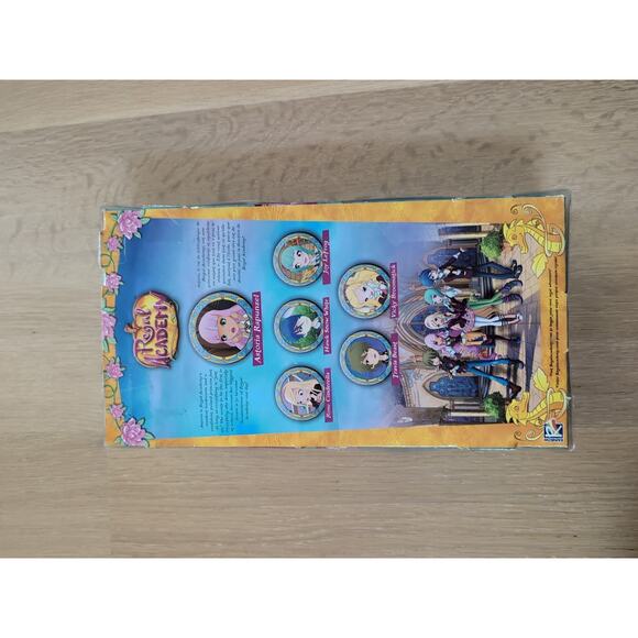 2017 Regal Academy Magical Astoria Granddaughter Rapunzel New In Box - Picture 4 of 6